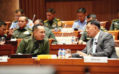 Menhan dan Panglima TNI Hadiri Raker Komisi I DPR RI