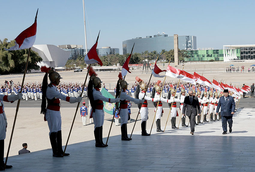 Presiden Prabowo Subianto tiba di Istana Palácio do Planalto, Brasília, Rabu (9/7).