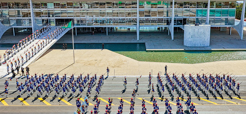 Presiden Prabowo Subianto tiba di Istana Palácio do Planalto, Brasília, Rabu (9/7).
