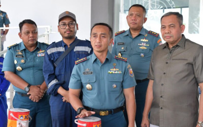 Tim Lantamal I Belawan TNI AL Gagalkan Pencurian Cat Kapal
