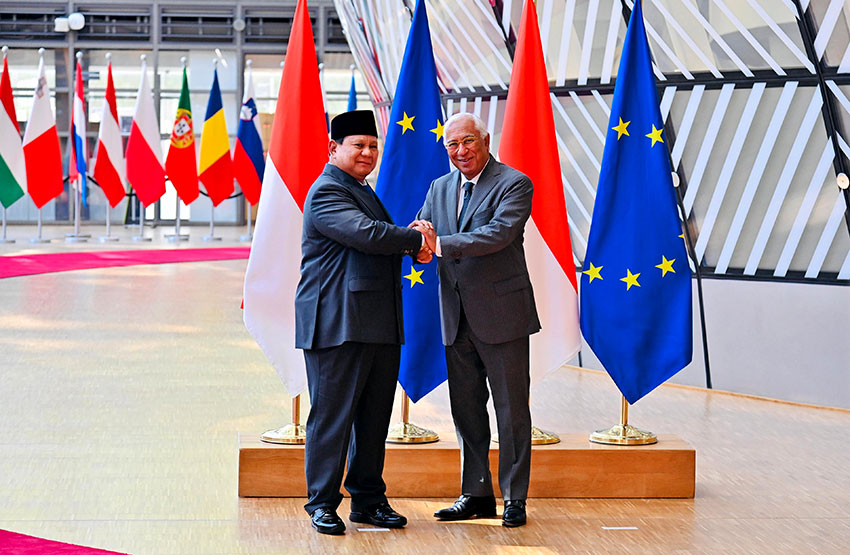 Presiden Prabowo melakukan pertemuan dengan Presiden Dewan Eropa Antonio Costa, di Brussel, Belgia, Minggu (13/7). [Tim Media Presiden]
