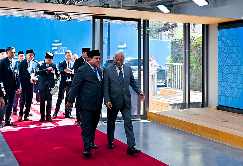 Presiden Prabowo melakukan pertemuan dengan Presiden Dewan Eropa Antonio Costa, di Brussel, Belgia, Minggu (13/7). [Tim Media Presiden]