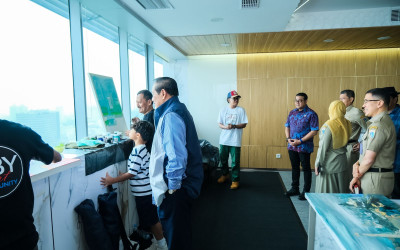 Gandeng SBY, Menteri Ekraf Dukung Kolaborasi Pelukis Jerman dan Indonesia Abadikan Monas