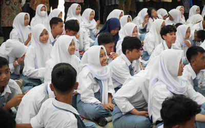 Kisah Alma, Siswi Sekolah Rakyat Penghapal Qur'an yang Ingin Jadi Dosen