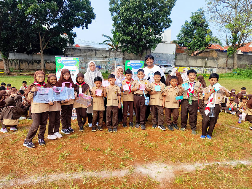 Komunitas GUA melakukan edukasi tata Kelola sampah kepada 350 pelajar, di Rempoa, Tangsel, Banten, Selas (15/7). [astkom/Komunitas GUA]