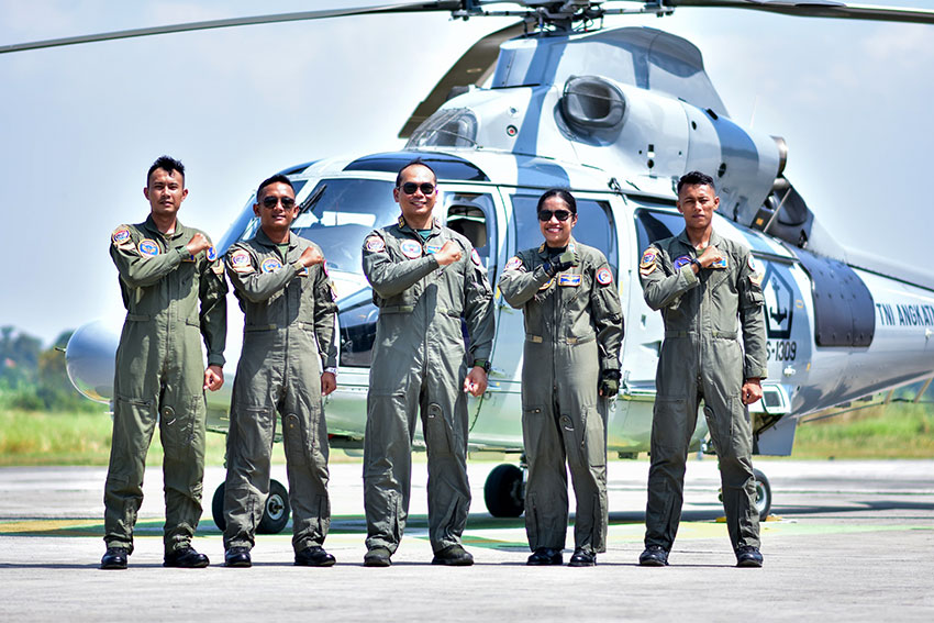 Lettu Laut (P/W) Michelle Anggreani resmi menyandang Kapten Pilot Helikopter AS 565 MBe Panther, dijajaran Wing Udara 2 Puspenerbal, Juanda, Sidoarjo, Jawa Timur, Rabu (30/7). [astakom/Puspenerbal]