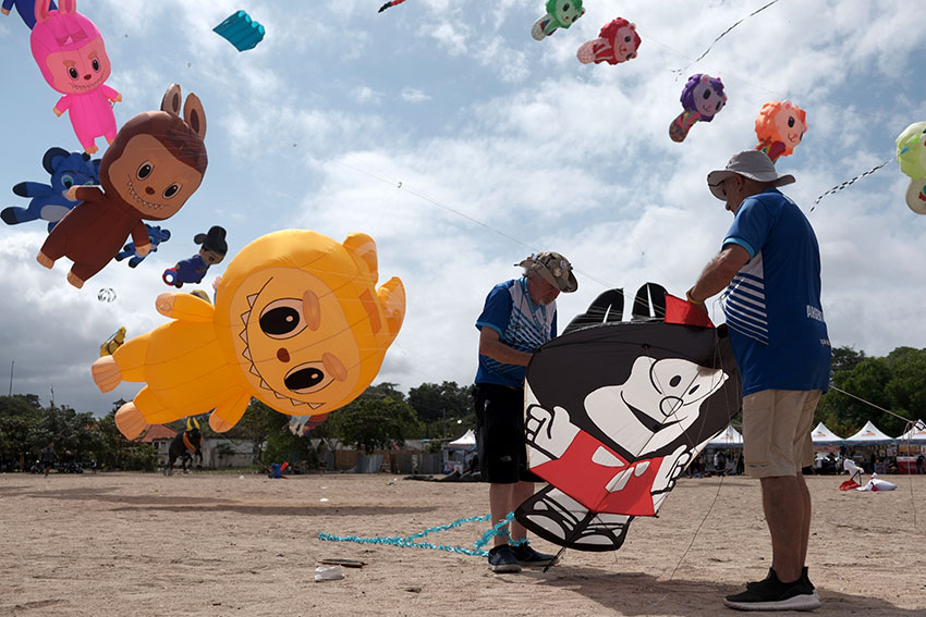 Festival Layangan Internasional, di Pantai Mertasari, Sanur, Denpasar, Bali, Kamis (31/7). [astakom/str-Putu Yuka]