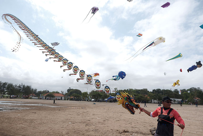Festival Layangan Internasional, di Pantai Mertasari, Sanur, Denpasar, Bali, Kamis (31/7). [astakom/str-Putu Yuka]