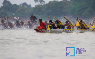Bintang Emas Cahaya Intan Juara Pacu Jalur 2025, Aksi Timbo Ruang Bikin Merinding