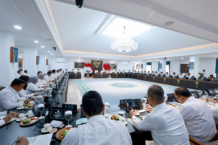 Presiden Prabowo memimpin Sidang Kabinet Paripurna ke-8, di Istana 
Kepresidenan, Jakarta, 
Rabu (6/8). [Tim Media 
Presiden]