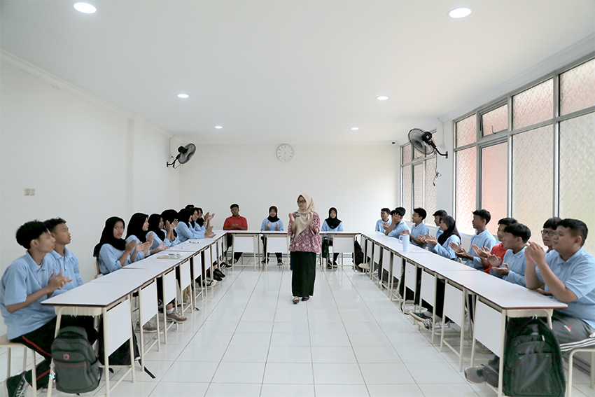 Sejumlah Siswa mengikuti kegiatan pembelajaran di SR, di Jakarta, Selasa (5/8).[astakom/M Syauqi Amrullah]