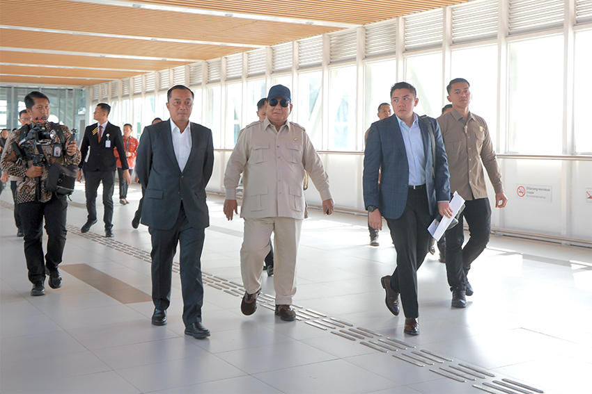 Presiden Prabowo naik Whoosh kembali ke Jakarta, dari Stasiun Padalarang, Jawa Barat, Kamis (7/8). [Tim Media Presiden]