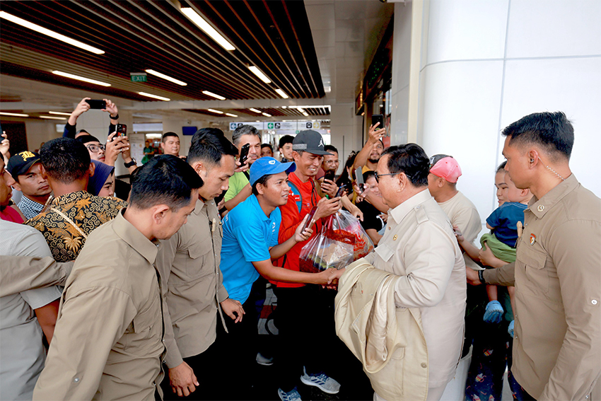 Presiden Prabowo naik Whoosh kembali ke Jakarta, dari Stasiun Padalarang, Jawa Barat, Kamis (7/8). [Tim Media Presiden]