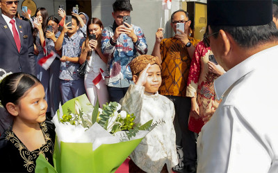 Sambut Prabowo di Singapura, WNI Gaungkan Semangat Kemerdekaan RI ke-80