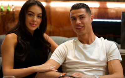 Cristiano Ronaldo Resmi Bertunangan dengan Georgina Rodriguez