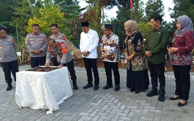 Sambut HUT RI ke-80, Anak Buah Prabowo Tanam Pohon dan Santuni Anak Yatim