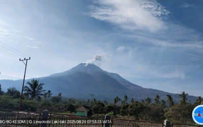Badan Geologi Turunkan Tingkat Aktivitas Gunung Api Lewotobi Laki-laki Menjadi Siaga