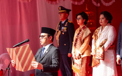 Jadi Inspektur Upacara di KBRI Washington, Wamen Komdigi Terharu Saksikan Paskibra