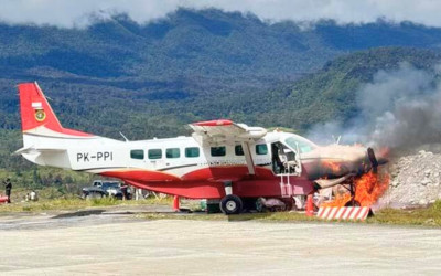 Pesawat Caravan PK-PPI Terbakar di Bandara Aminggaru Ilaga