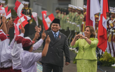 Presiden Peru Tiba, Ribuan Pelajar Sambut Meriah di Istana Merdeka