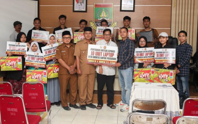 Lurah Puji Legislator Gerindra Annisa Mahesa Usai Bantu 10 Laptop