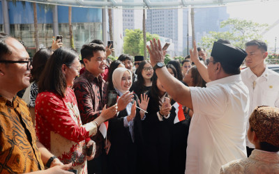 Mahasiswa Sambut Prabowo di Singapura: Merasa Dekat dengan Rumah