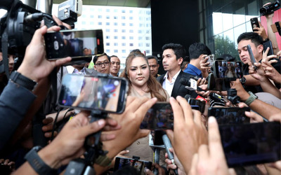 Diperiksa KPK, Lisa Mariana Ngaku Terima Aliran Dana Kasus Bank BJB