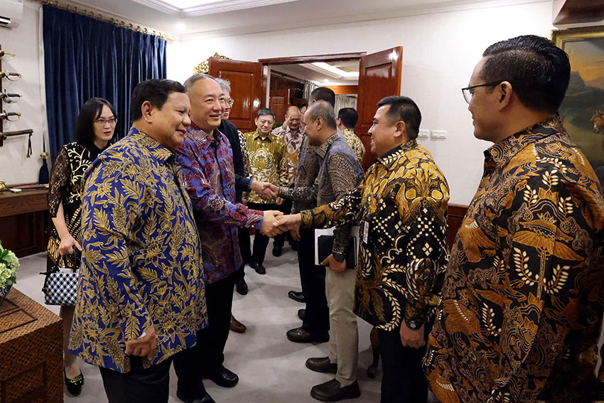 Presiden Prabowo menjamu makan malam Jenderal Xu Xuegiang, di Kertanagara, Jakarta, Selasa (5/7). [Tim Media Presiden]