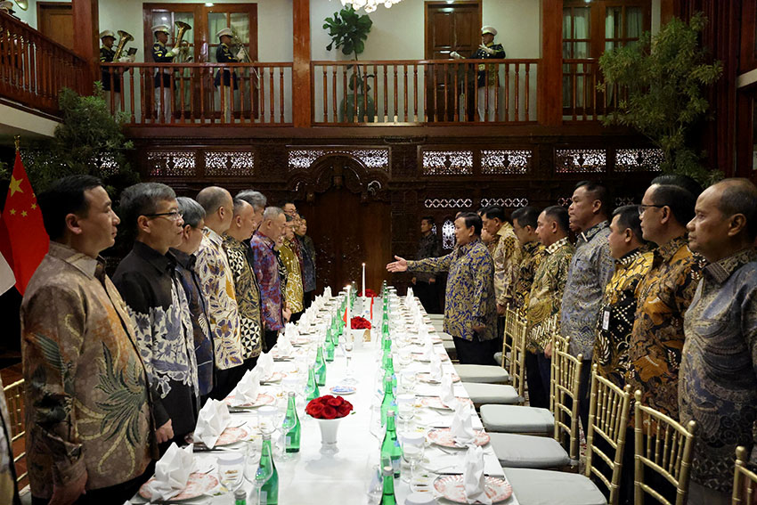 Presiden Prabowo menjamu makan malam Jenderal Xu Xuegiang, di Kertanagara, Jakarta, Selasa (5/7). [Tim Media Presiden]