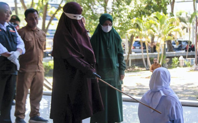 Eksekusi Cambuk Kasus Pelanggaran Qanun Jinayat di Aceh