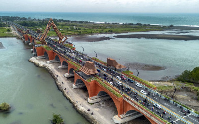 Uji Coba Jembatan Pandansimo Yogyakarta