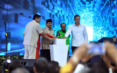 Prabowo Pastikan MBG Jalan Terus, Semua Dapur Wajib Sterilisasi & Test Kit Sebelum Makanan Dikirim