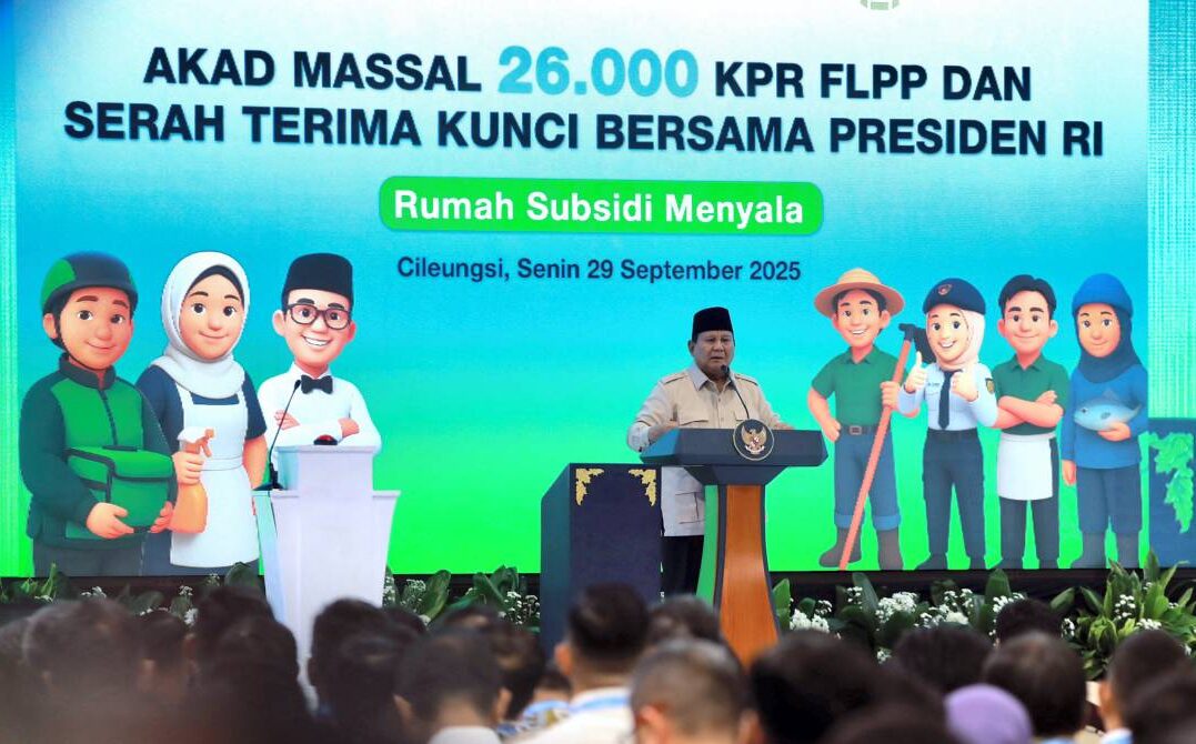 [acara Akad Massal 26.000 Kredit Pemilikan Rumah (KPR) FLPP dan Serah Terima Kunci di Pesona Kahuripan 10, Cileungsi, Kabupaten Bogor, Senin (29/9) Tim Media Presiden/ astakom