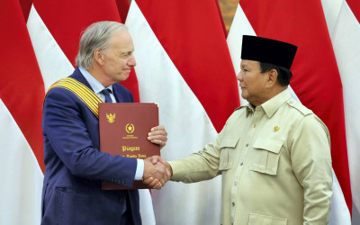 Presiden Prabowo Anugerahkan Bintang Tanda Jasa Utama kepada Ray Dalio