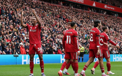 Liverpool Menang 2-1 di Derby Merseyside, Pertahankan Puncak Klasemen