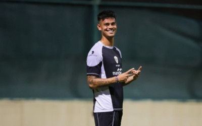 Profil Pemain Timnas Mees Hilgers, Bek FC Twente Berdarah Manado