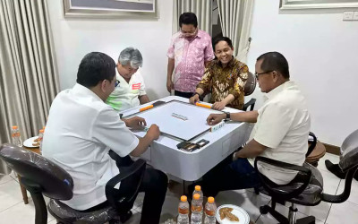 Raja Juli Buka Suara Usai Terciduk Main Domino dengan Pembalak Liar, Siapa Azis Wellang?