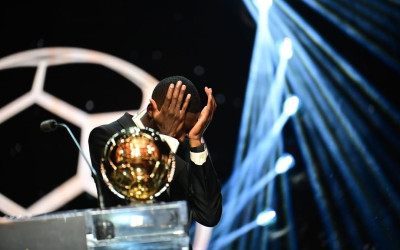 Ousmane Dembele Menangis Haru Saat Raih Ballon d'Or 2025