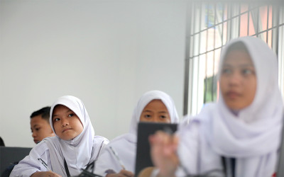 Paket Lengkap Program Prabowo: Anak Timba Ilmu di Sekolah Rakyat, Orang Tua Diberdayakan