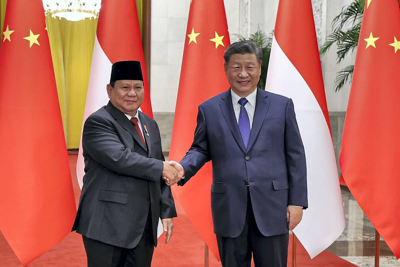 Presiden Prabowo Subianto dan Presiden Republik Rakyat Tiongkok Xi Jinping saat kunjungan bilateral, di Beijing, Tiongkok, Sabtu, 9 November 2024. [Tim Media Presiden]