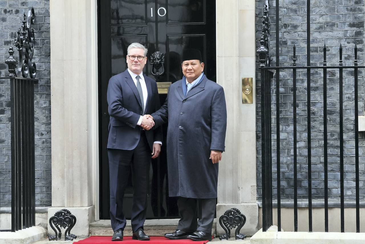 Presiden Prabowo Subianto melakukan pertemuan bilateral dengan Perdana Menteri (PM) Inggris Keir Starmer, di kantor PM Downing Street 10, London, Inggris, Kamis, 21 November 2024. [Tim Media Presiden]