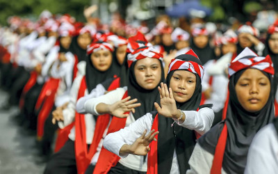Pawai Budaya Sembrani Bumi Nusantara