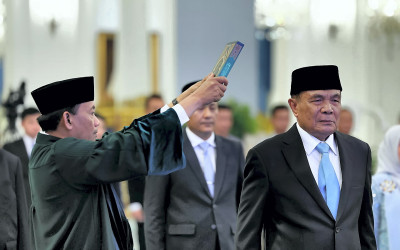 Presiden Lantik Menko Polkam Baru Djamari Chaniago, Inilah Profilnya