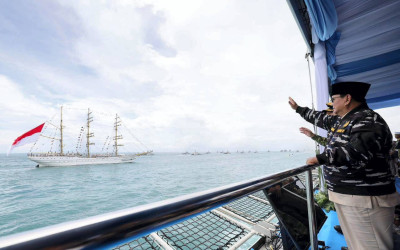 Presiden Prabowo Saksikan Sailing Pass TNI AL