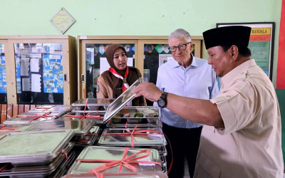 Presiden Prabowo dan Bill Gates Tinjau Langsung Program MBG