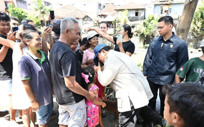 Blusukan Masuk Gang dan Pasar, Presiden Sapa Warga Terdampak Banjir