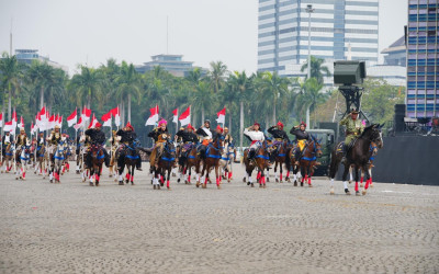 Aksi Defile HUT ke-80 TNI: Derap Langkah Pasukan dan Gagahnya Alutsista Hipnotis Ribuan Penonton