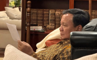 Ketika Presiden Prabowo Terima Surat dari Siswa Sekolah Rakyat