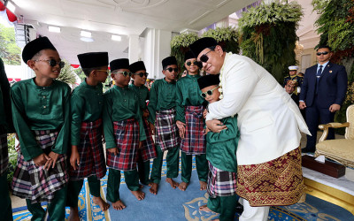 Anak-anak Pacu Jalur Bisa Tampil dan Bersalaman dengan Prabowo