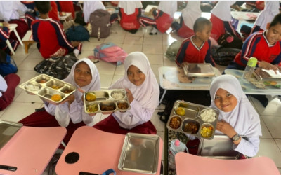 Senyum Anak Sekolah Soppeng Sambut Kehadiran Program Makan Bergizi Gratis